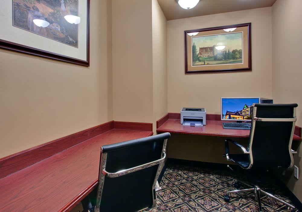 Holiday Inn Express Calgary South By Ihg Bagian luar foto