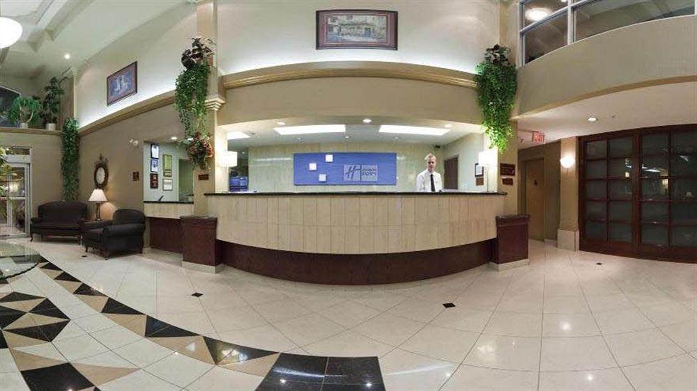 Holiday Inn Express Calgary South By Ihg Bagian luar foto