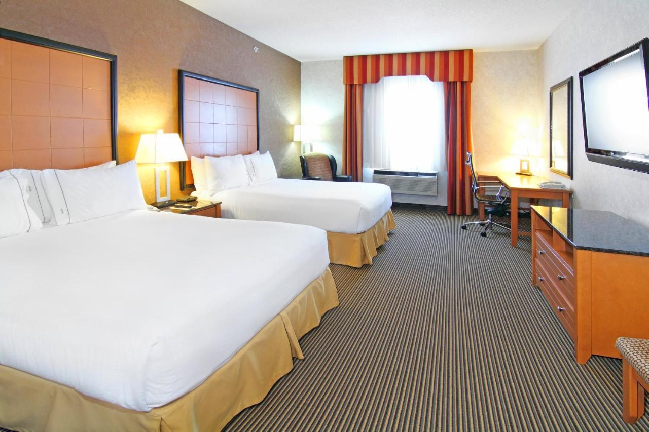 Holiday Inn Express Calgary South By Ihg Bagian luar foto