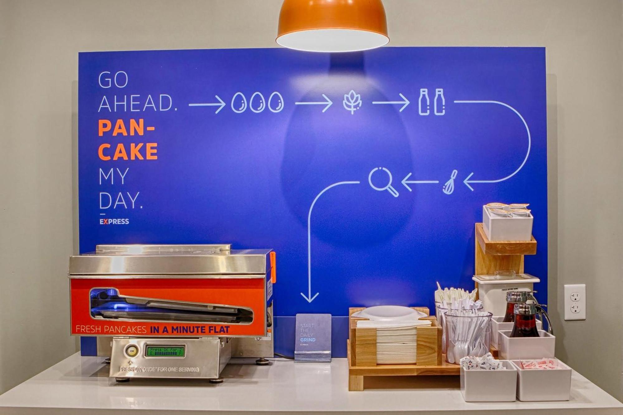 Holiday Inn Express Calgary South By Ihg Bagian luar foto