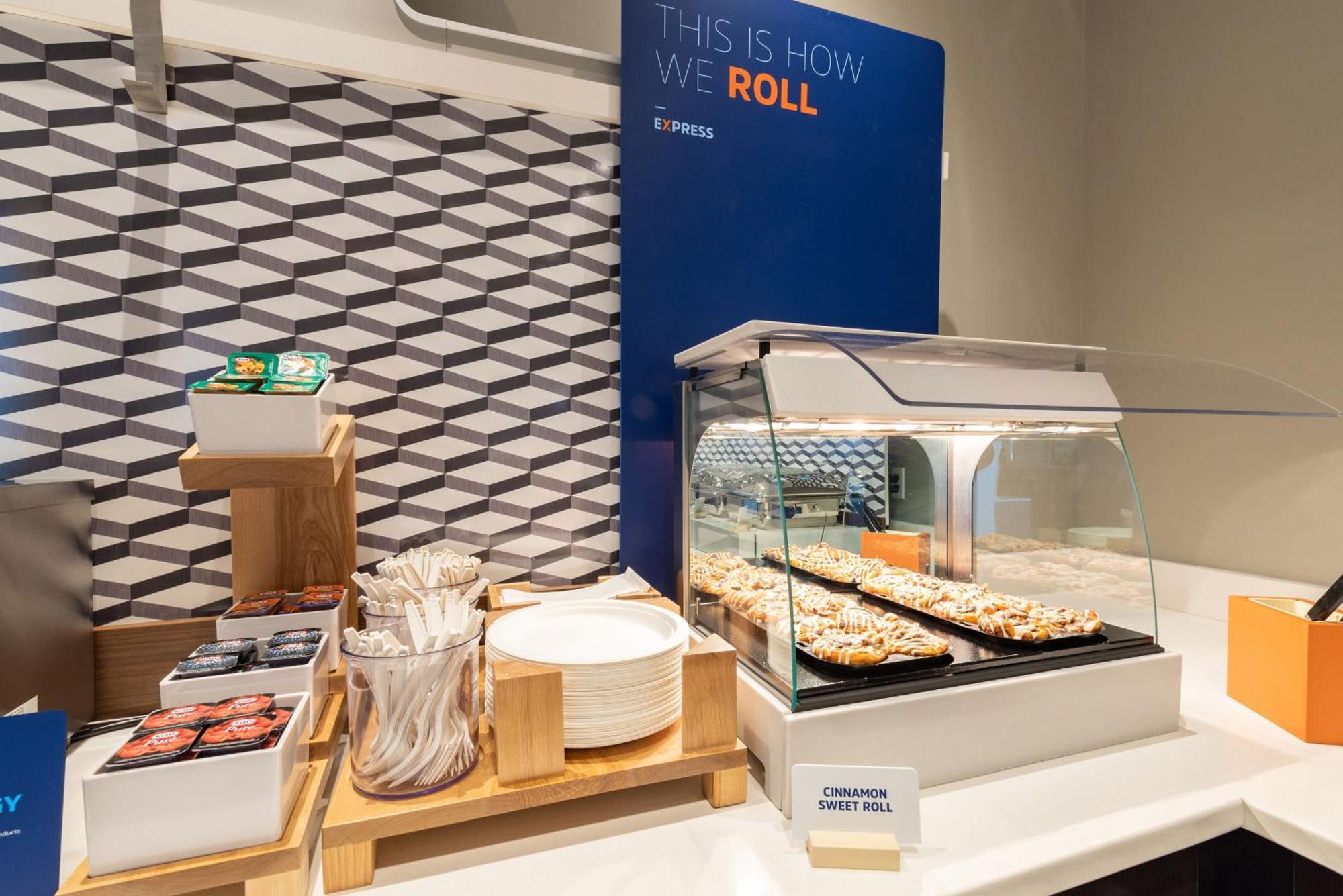 Holiday Inn Express Calgary South By Ihg Bagian luar foto