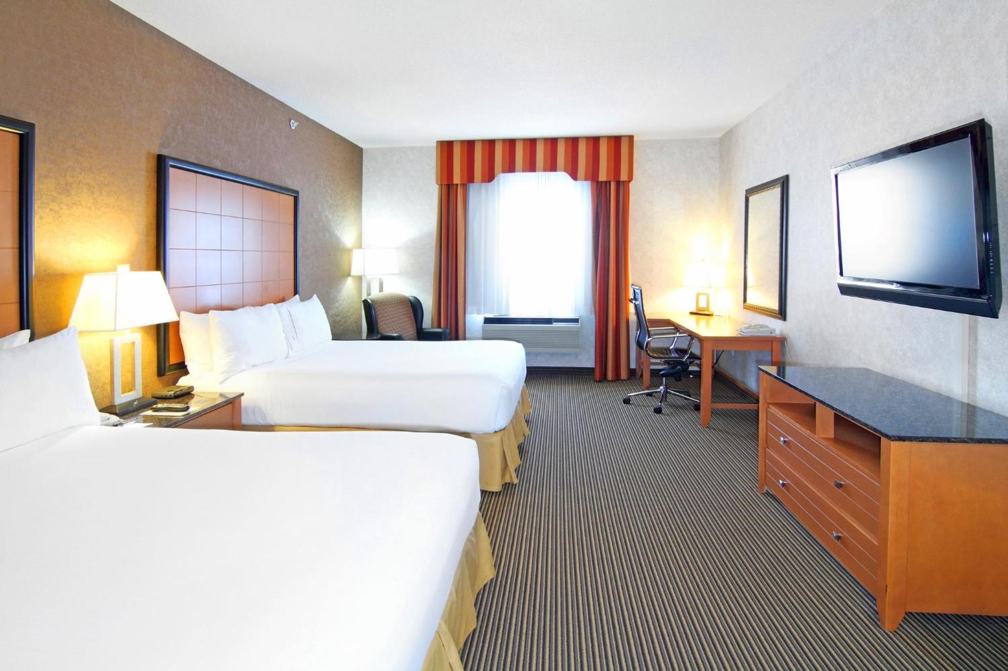 Holiday Inn Express Calgary South By Ihg Bagian luar foto