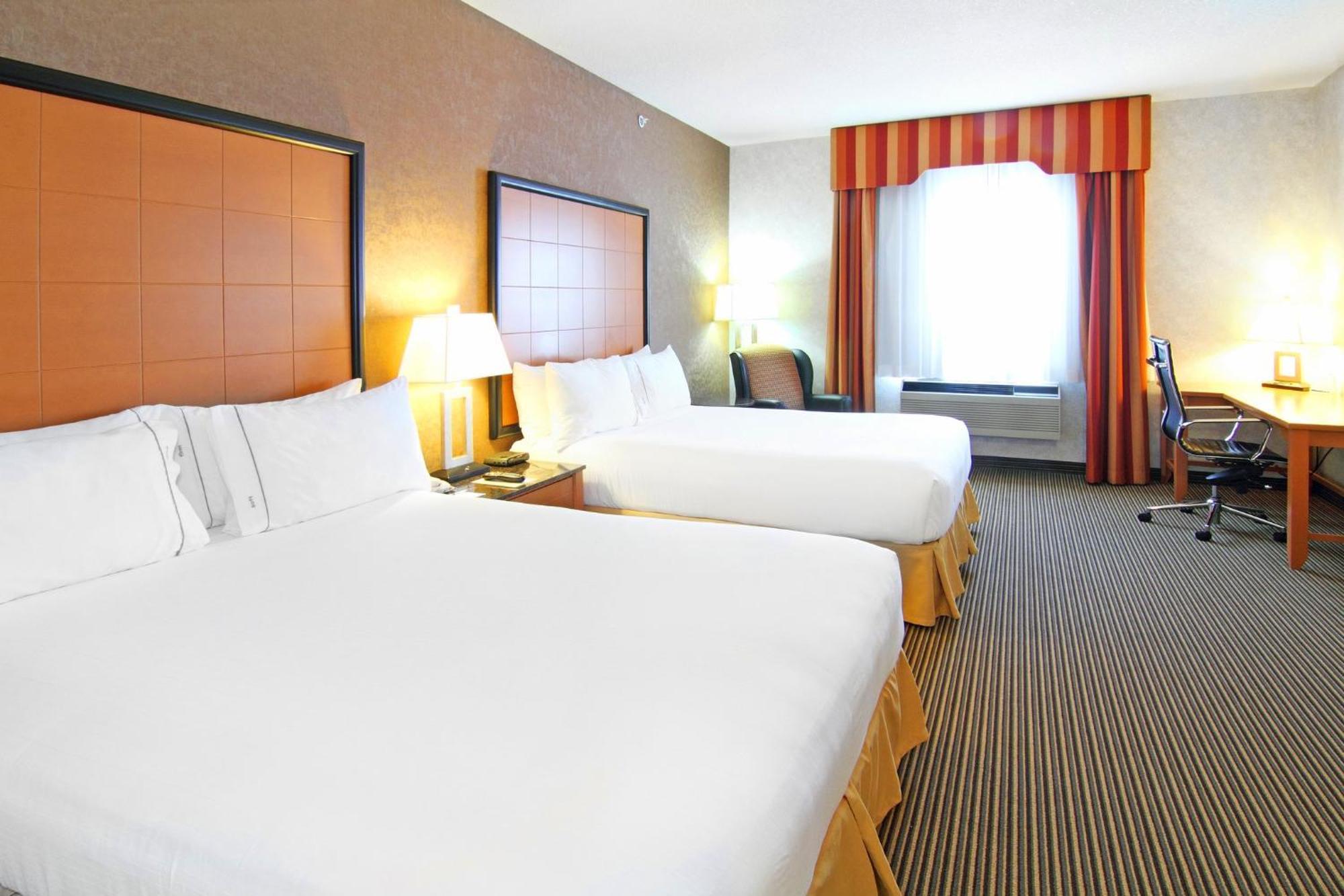 Holiday Inn Express Calgary South By Ihg Bagian luar foto
