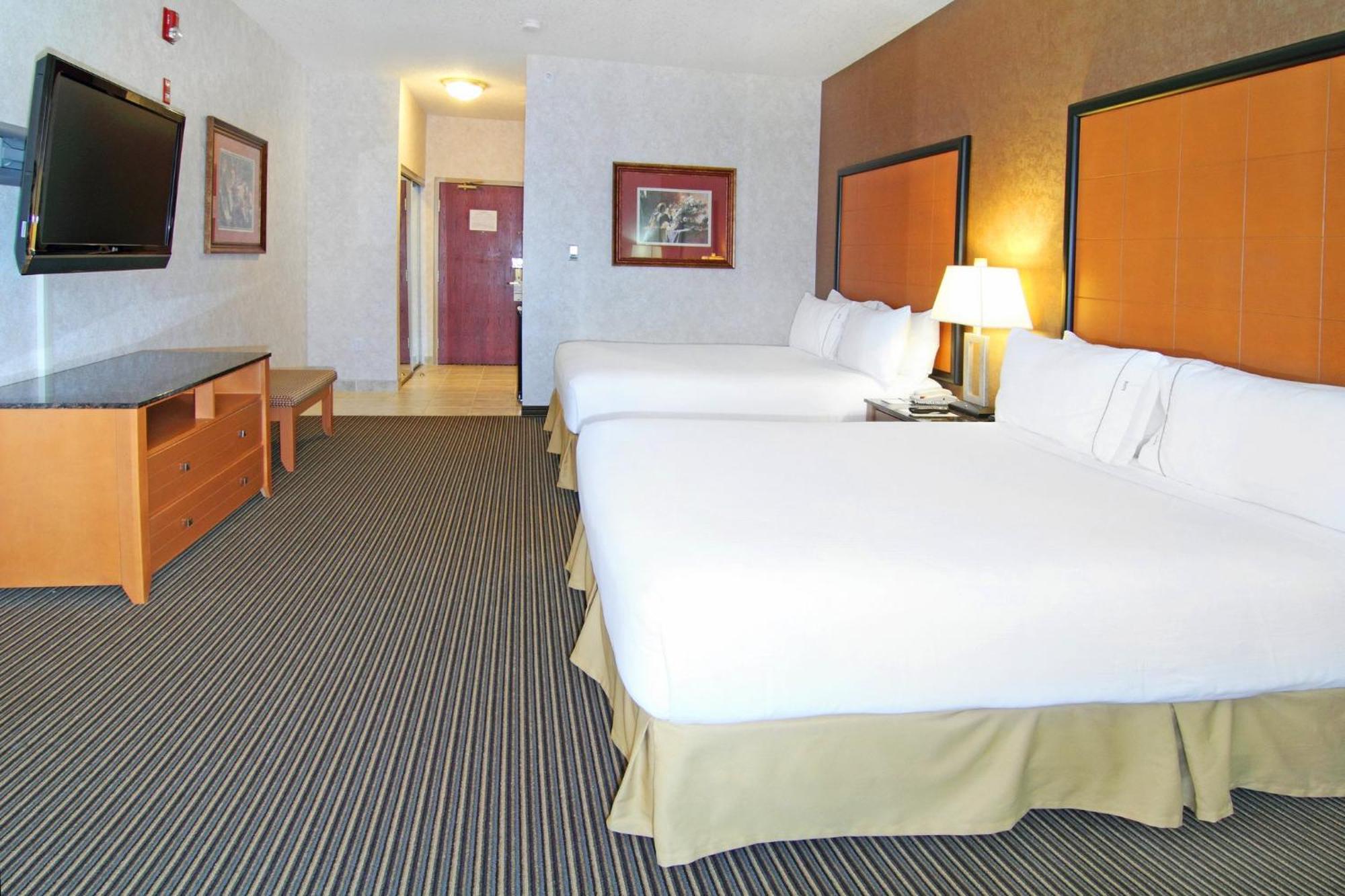 Holiday Inn Express Calgary South By Ihg Bagian luar foto