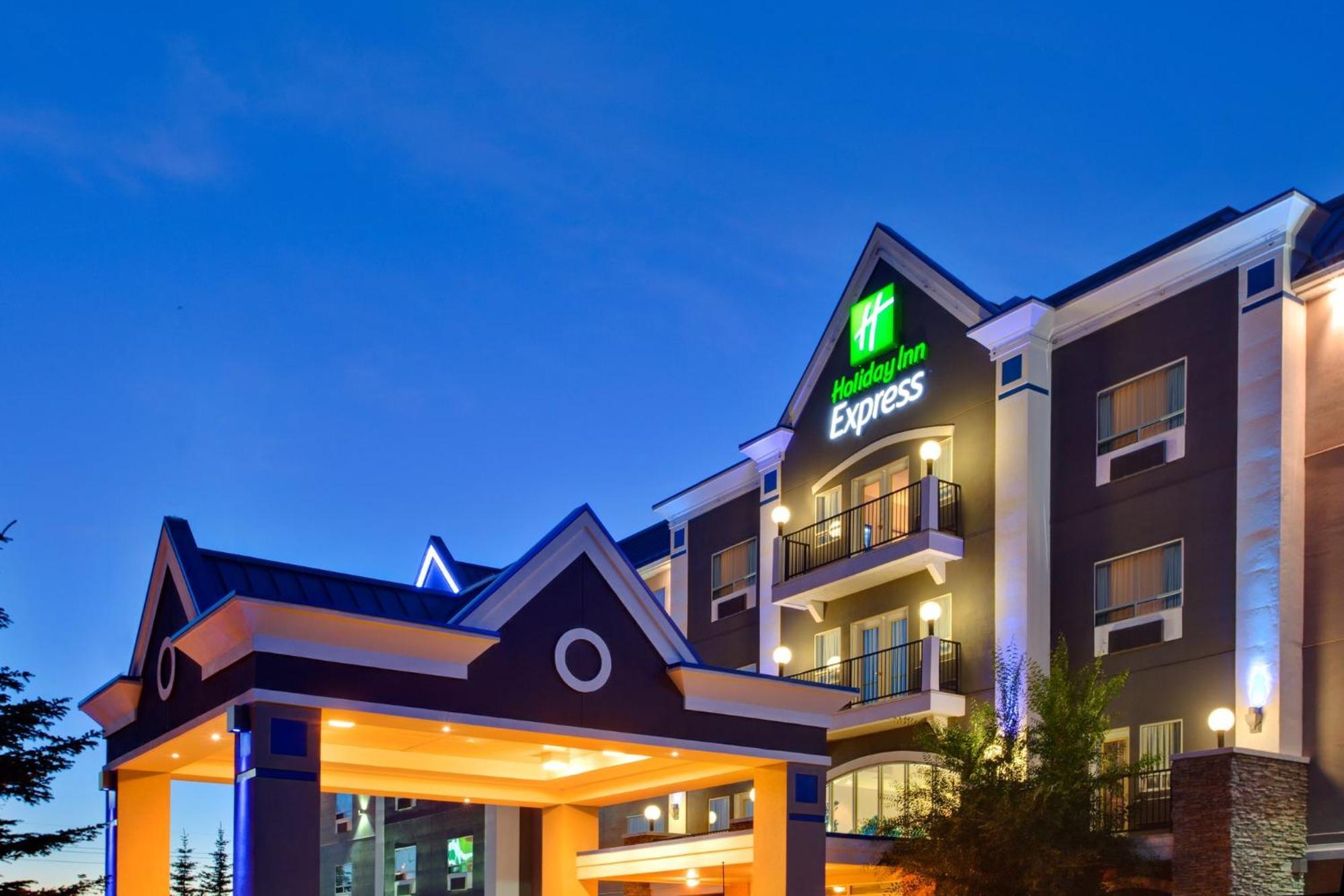 Holiday Inn Express Calgary South By Ihg Bagian luar foto