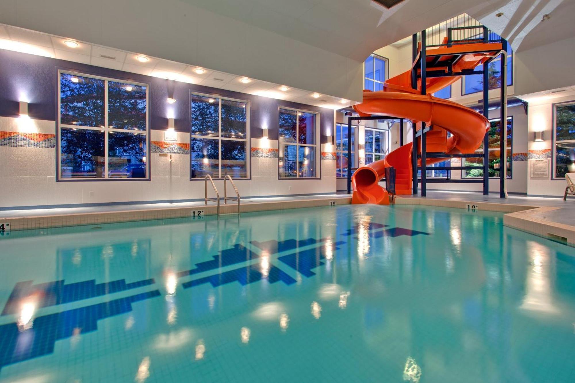 Holiday Inn Express Calgary South By Ihg Bagian luar foto