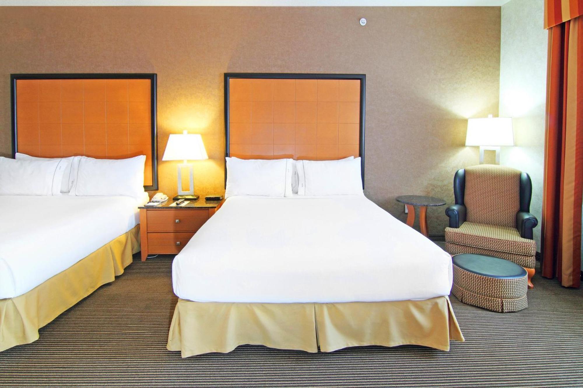 Holiday Inn Express Calgary South By Ihg Bagian luar foto