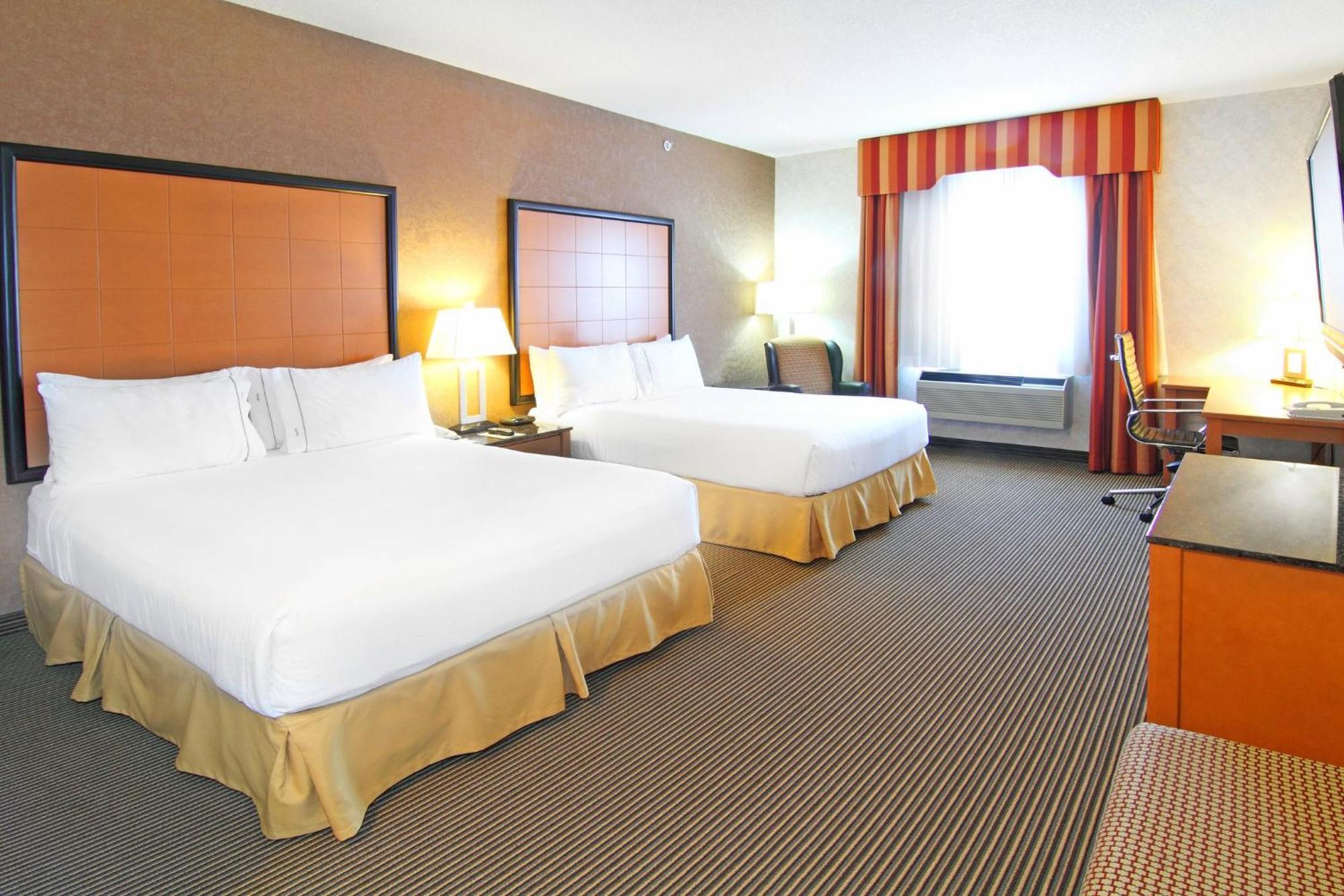 Holiday Inn Express Calgary South By Ihg Bagian luar foto