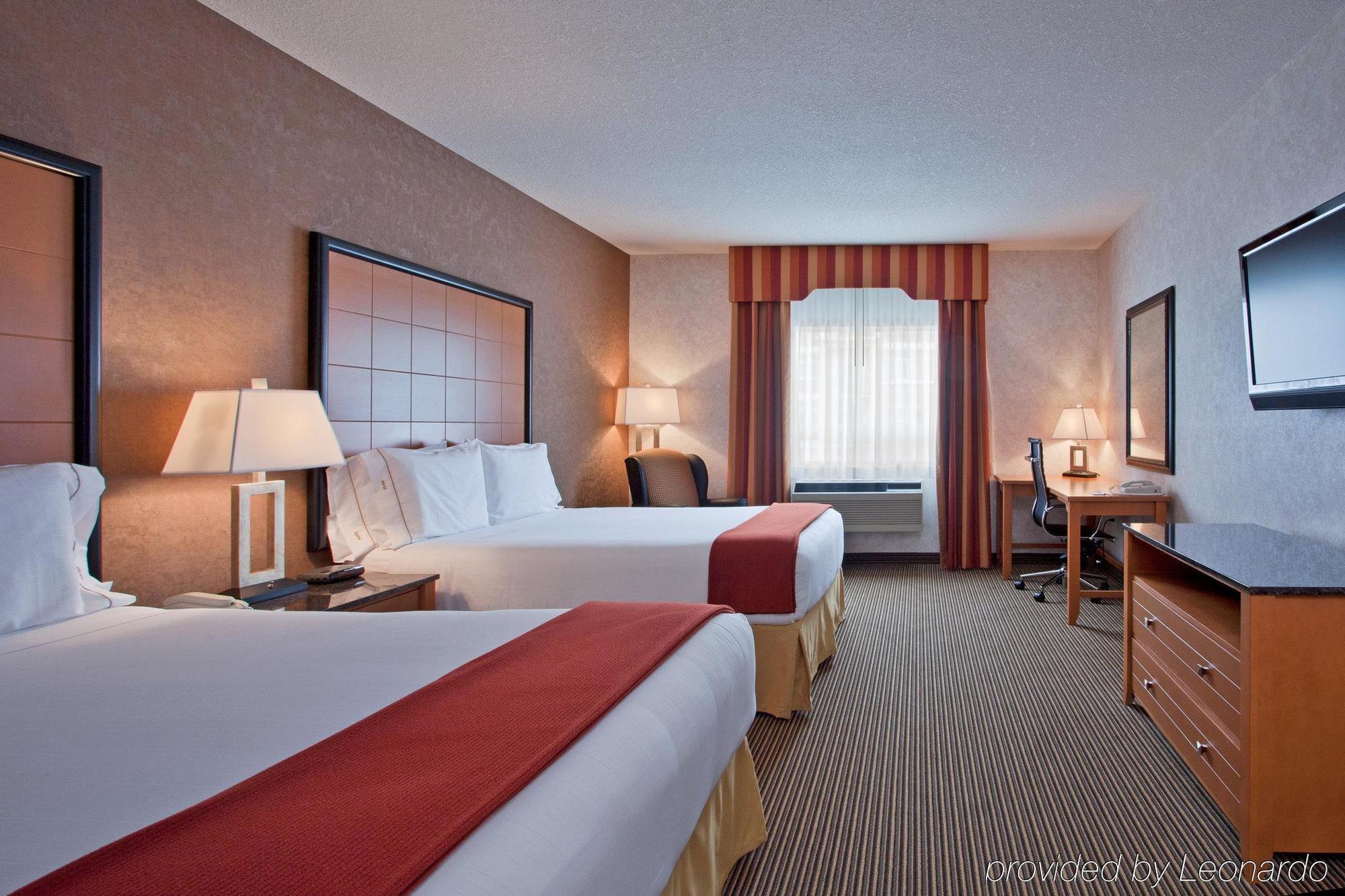 Holiday Inn Express Calgary South By Ihg Bagian luar foto