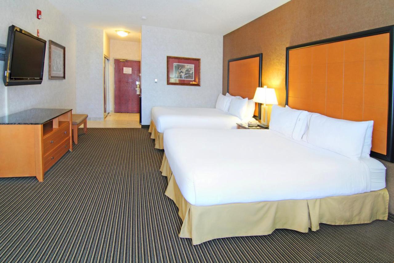 Holiday Inn Express Calgary South By Ihg Bagian luar foto