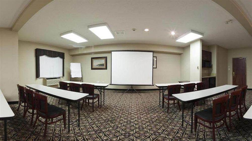 Holiday Inn Express Calgary South By Ihg Bagian luar foto